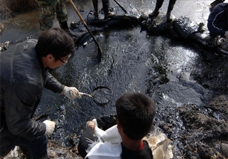 陜西洛川縣千余噸污油泥泄漏造成洛河污染